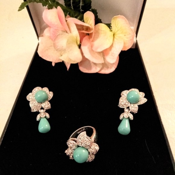 🎁 FREE GIFT INCLUDED🎁 NWOT Vintage Fashion Jewelry Set: Ring & Earrings - Picture 3 of 6